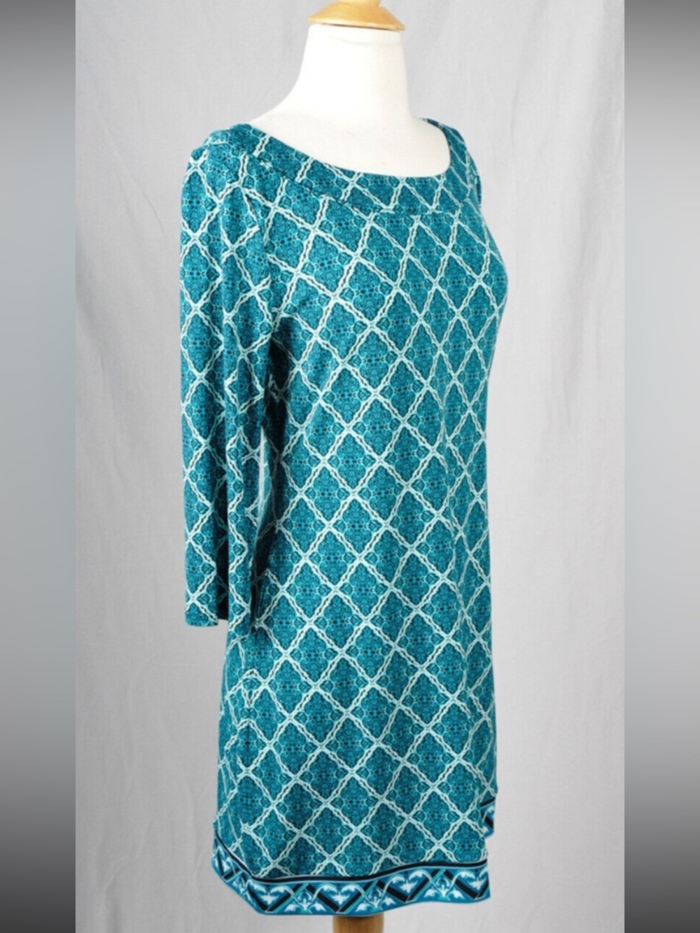 White House Black Market Teal and White Geometric Print Top